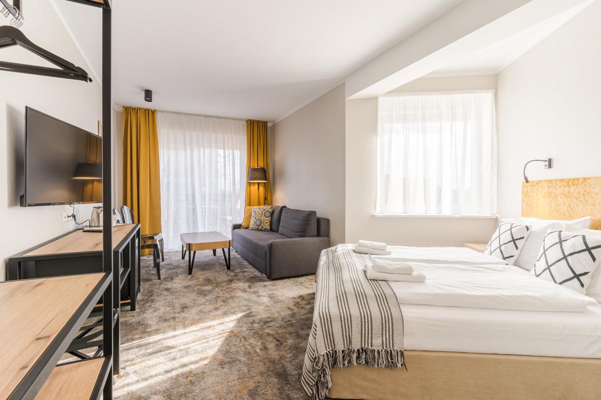 Villa Verdi Pleasure & Spa Leba Bagian luar foto